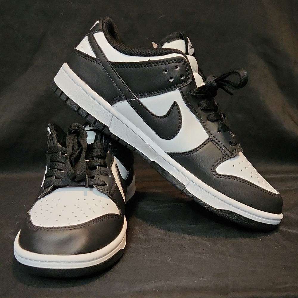 Nike Black and White Sneakers Classic Design